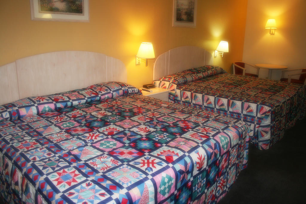 Super 8 Anna Motel Room photo